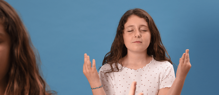 Niña yoga mindfulness
