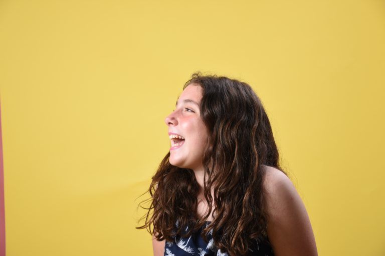 Niña sonriendo
